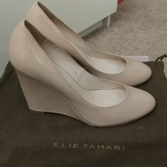 Elie Tahari Nude Patent Wedge - Picture 1 of 6